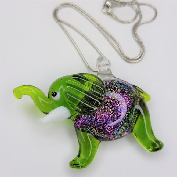 𝅺GREEN Glass Acrylic Elephant Pendant Necklace with shiny Purple gold specks - Picture 1 of 5